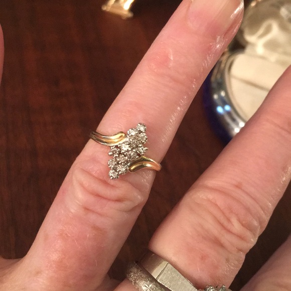 14k gold Diamond cluster ring W/appraisal - Picture 5 of 10